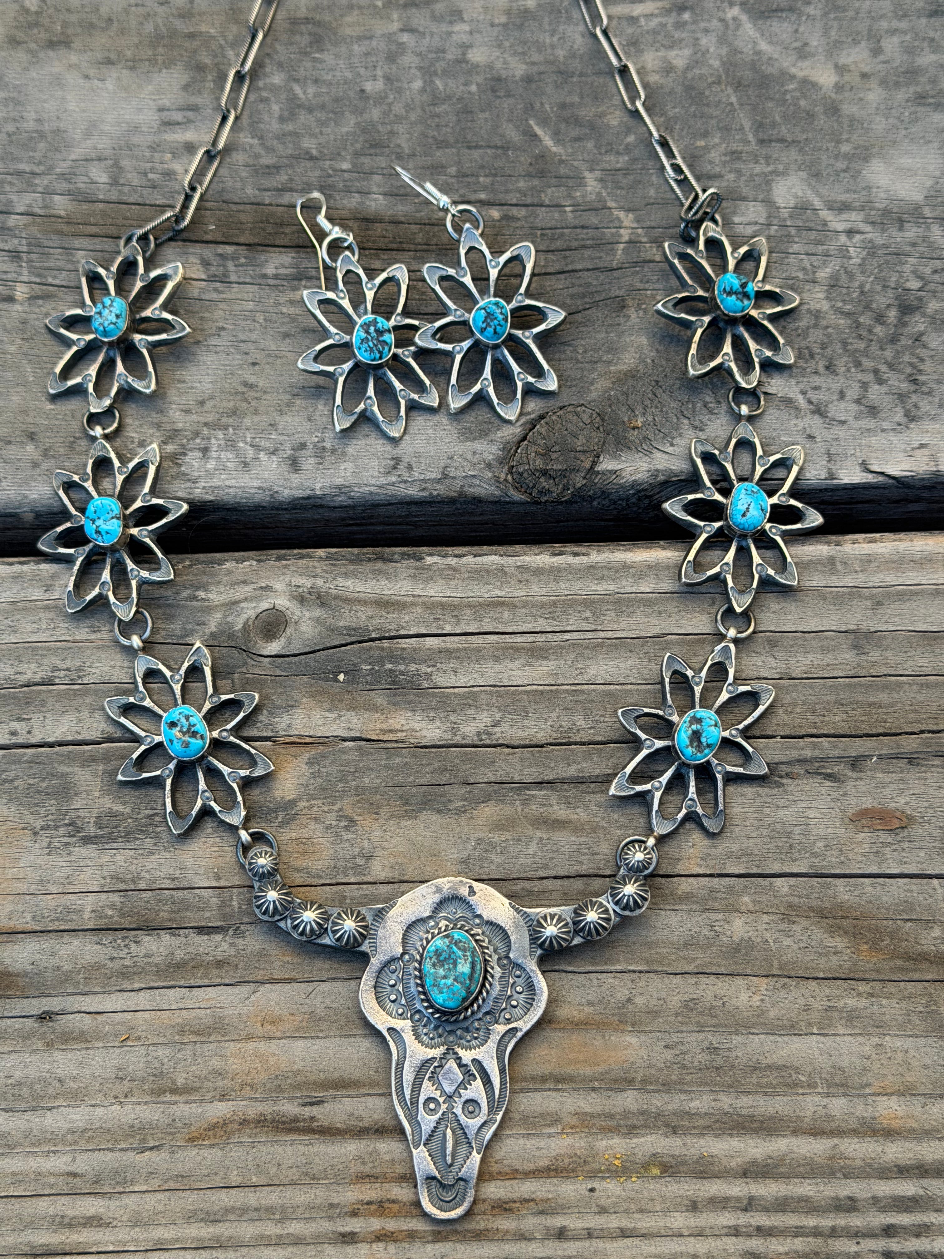 Long horn lariat