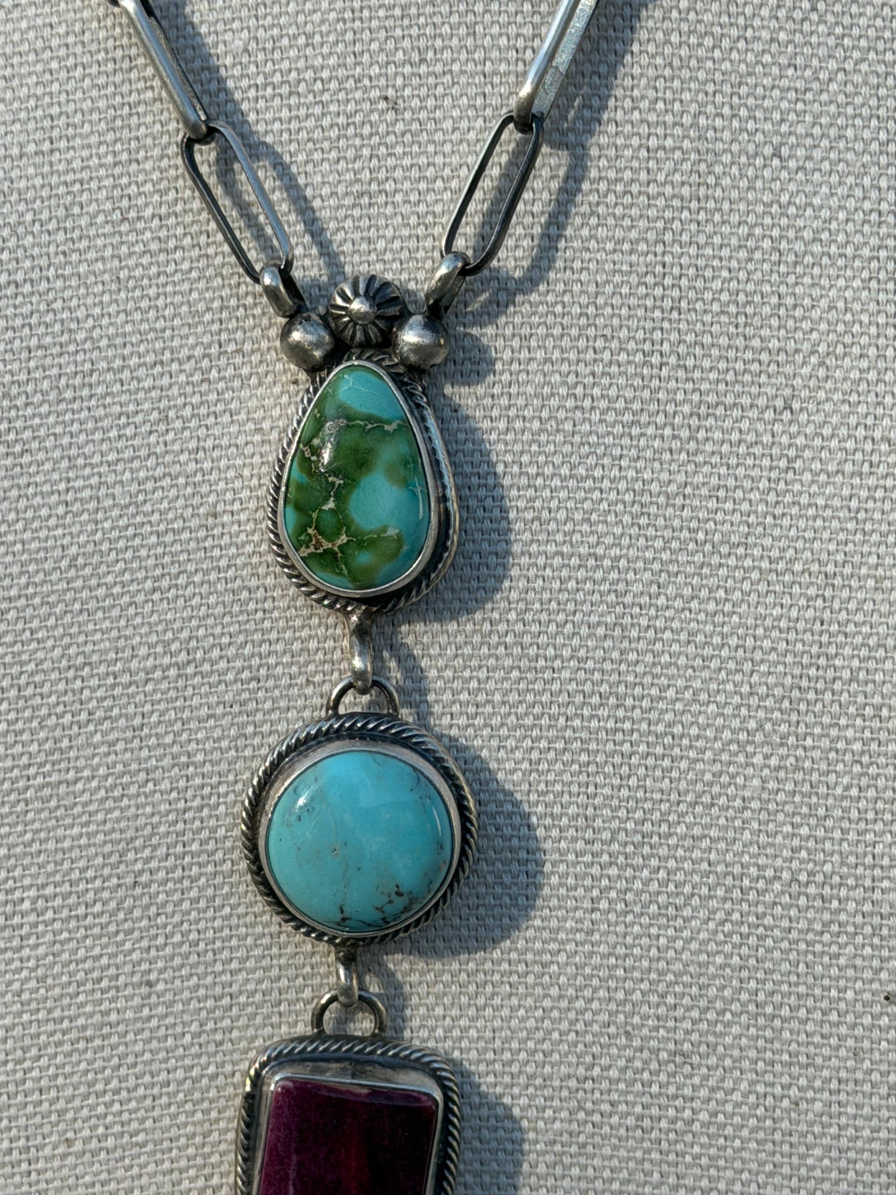 Multi stone lariat