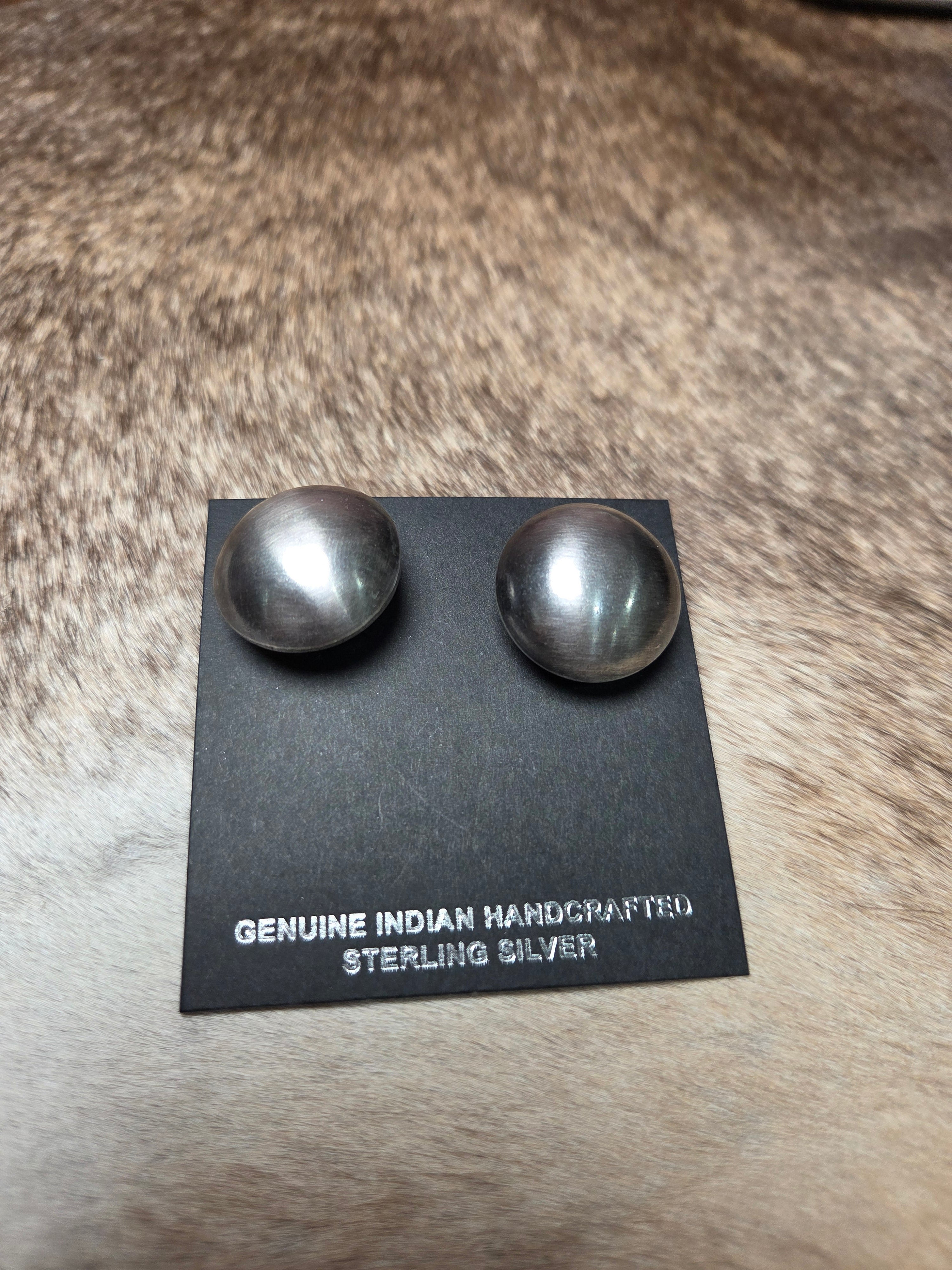 Saucer pearl studs