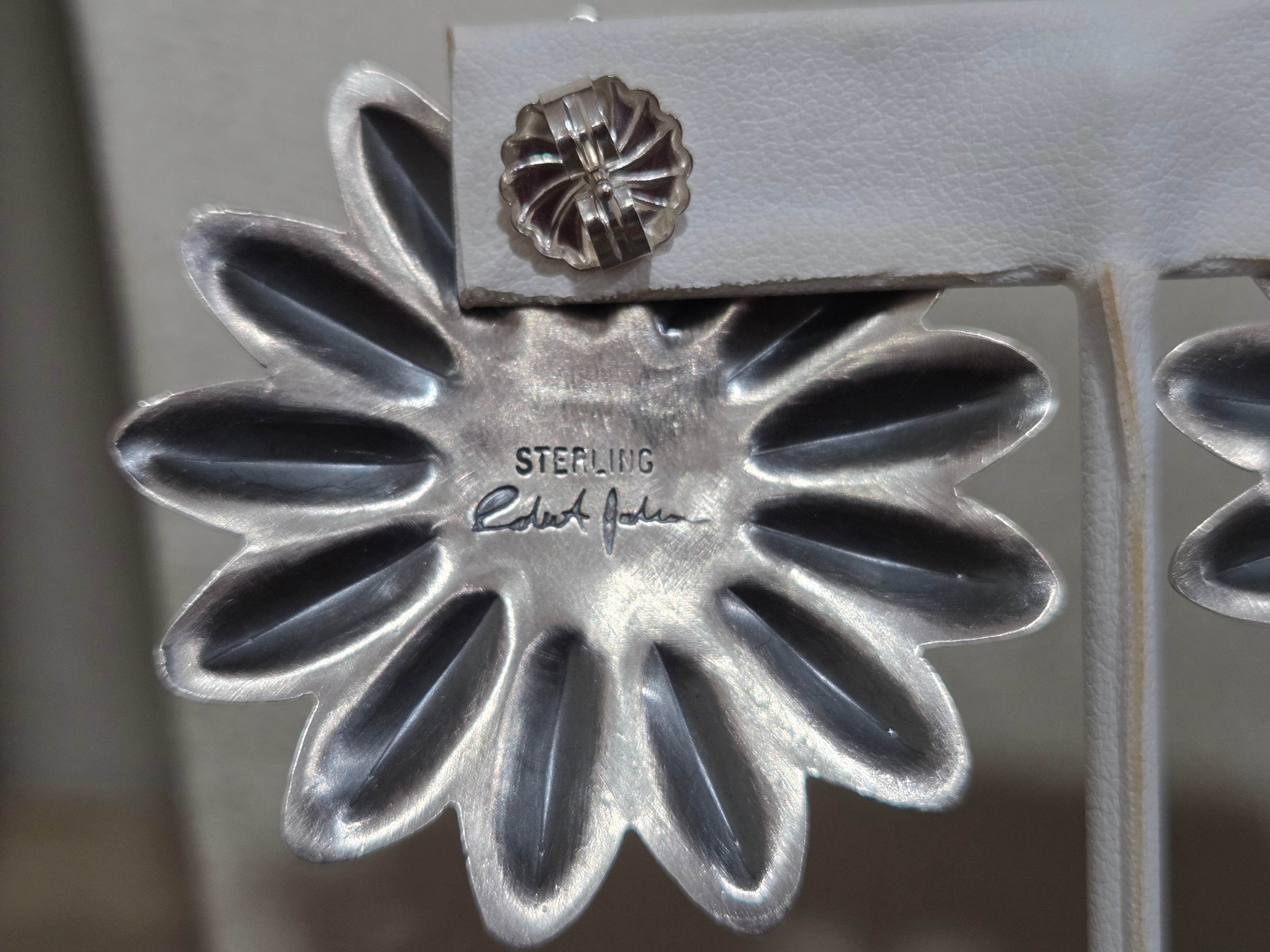 Flower conchos
